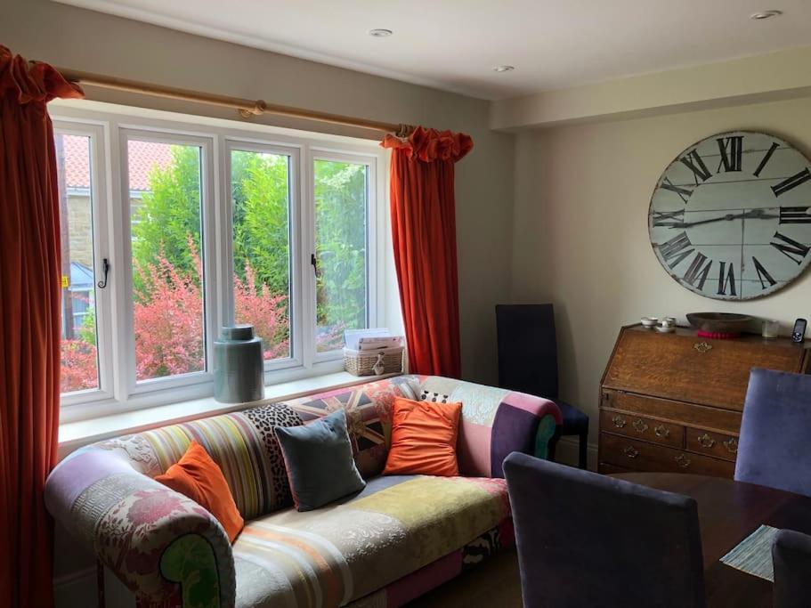 St Anthony'S, Bright Perkily Decorated 3 Bedroom House Ampleforth エクステリア 写真